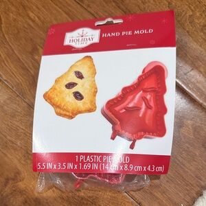 NWT Holiday Time Red Christmas Tree Pie Mold